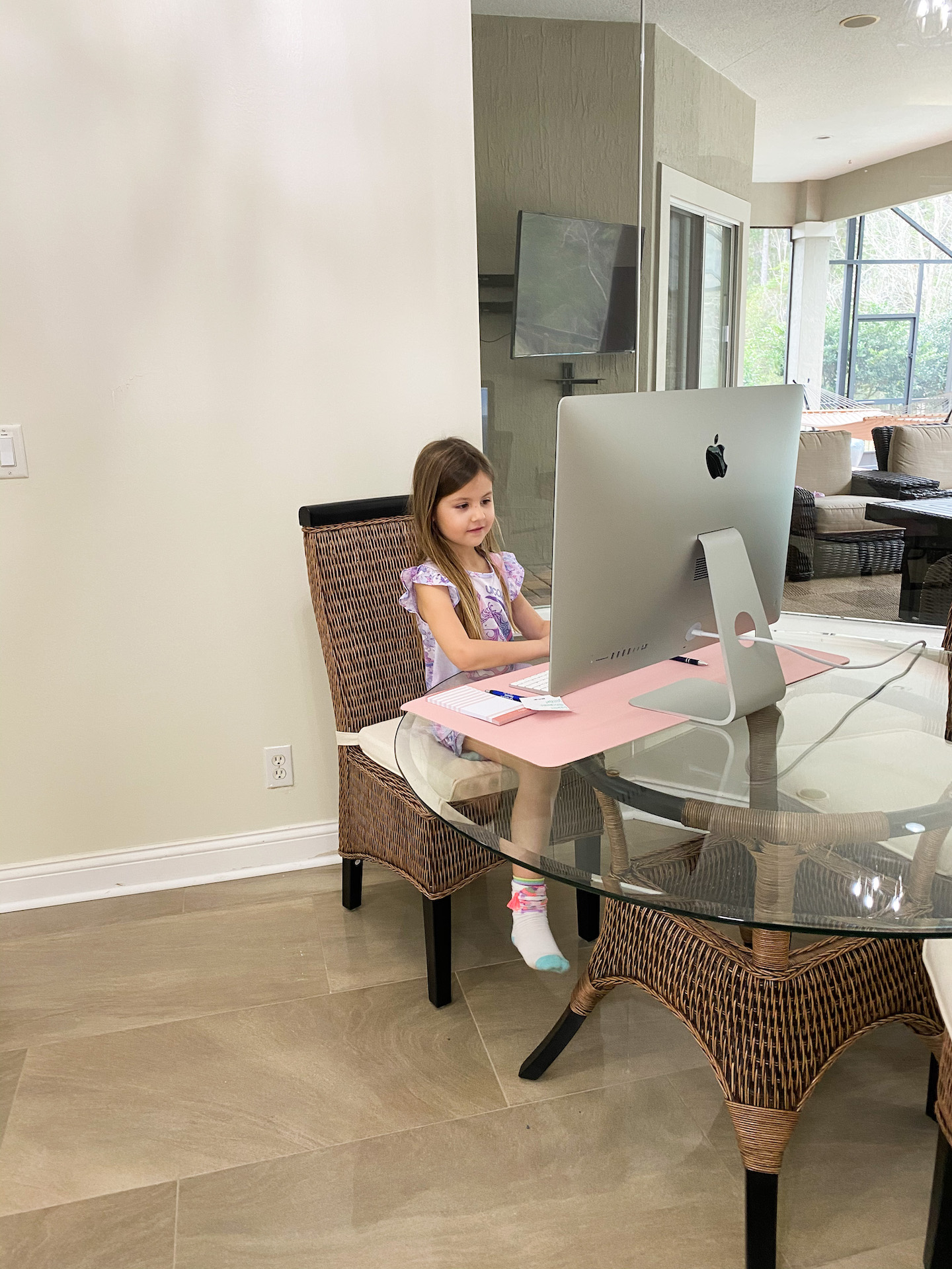 Sophia working, blogging, blogging at the kitchen table 